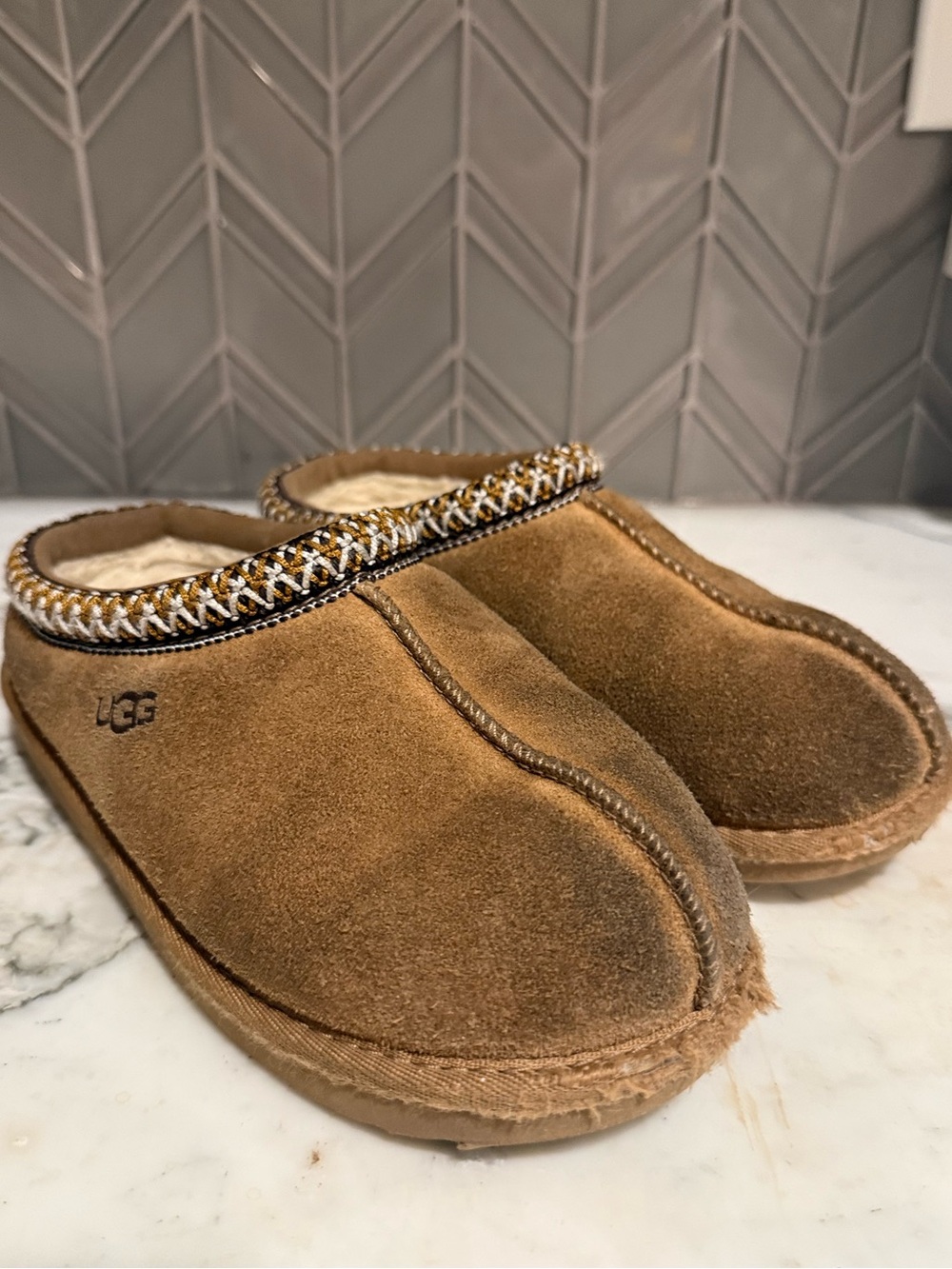 $26 ADD ON UGG girls Tasman Slip-on size 2 tasmans Uggs adelisa